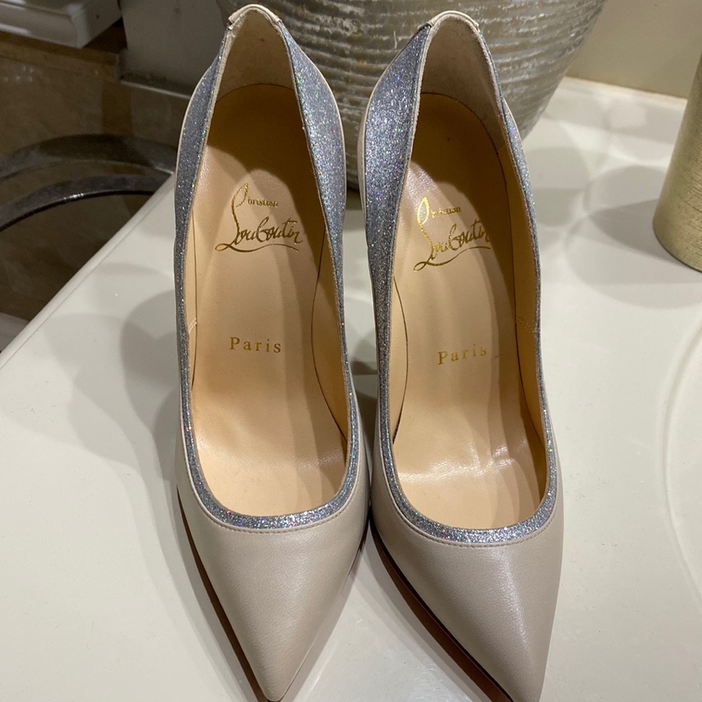 Woman red bottoms size 35.5 size 5.5 Christian Louboutin